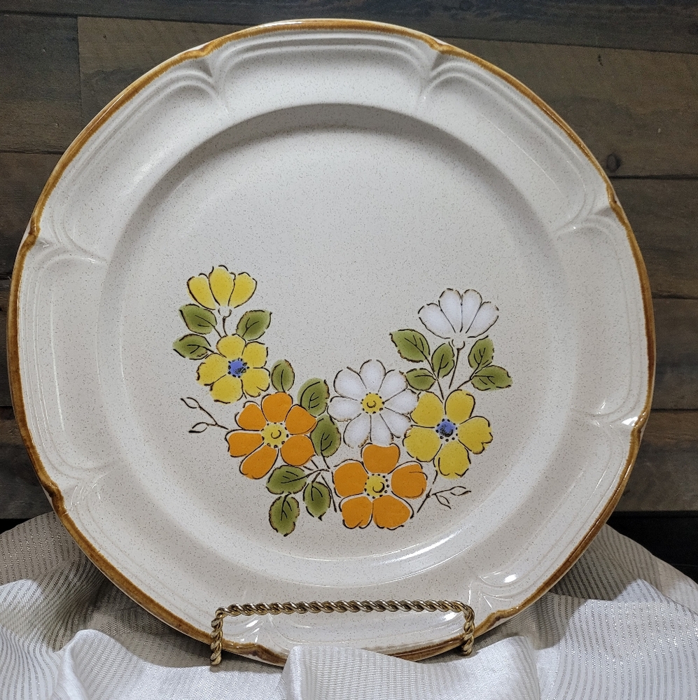 Dinner Plate Spring Garden Hand Painted Baroque Hearthside Stoneware Japan
